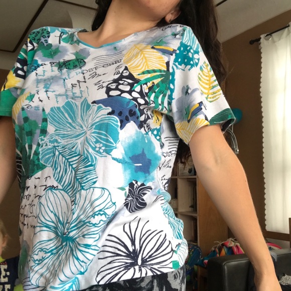 ALIA cottagecore trendy graphic/floral/printed tee - Picture 4 of 6